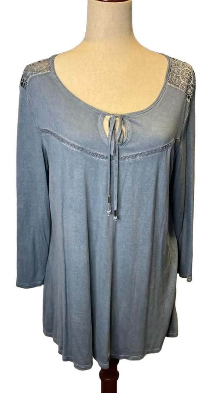 Madison & Berkeley Lace Shoulder Tunic Top Size L Blue